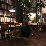 Bookstor Atelier 3* The Hague