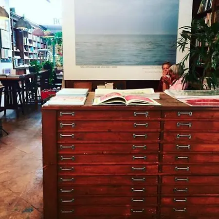 Bookstor Atelier בית הארחה 3*
