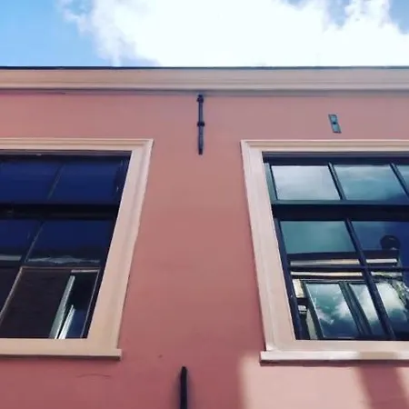 Pensjonat Bookstor Atelier 3*