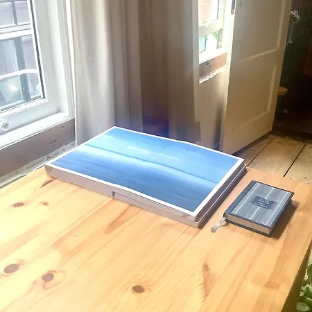 Bookstor Atelier Guest house The Hague