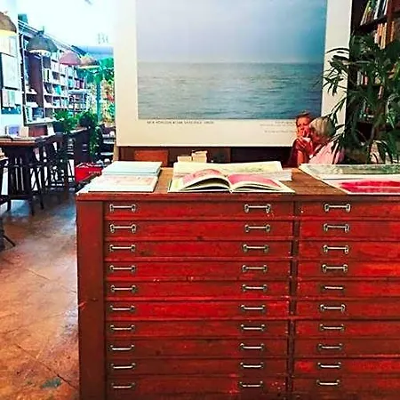 Bookstor Atelier 3* The Hague