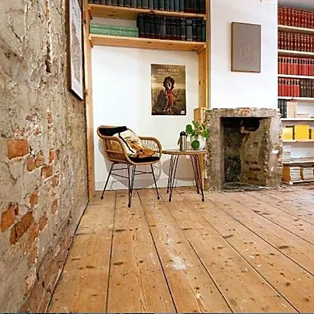 Guest house Bookstor Atelier 3*