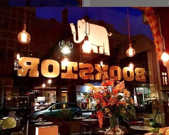 Bookstor Atelier 3* La Haya