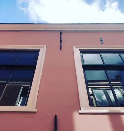 Guest house Bookstor Atelier 3*