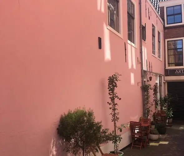 Bookstor Atelier Guest house